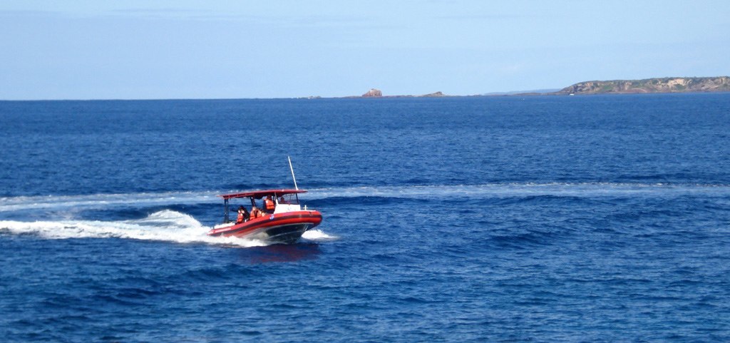 Dive boat